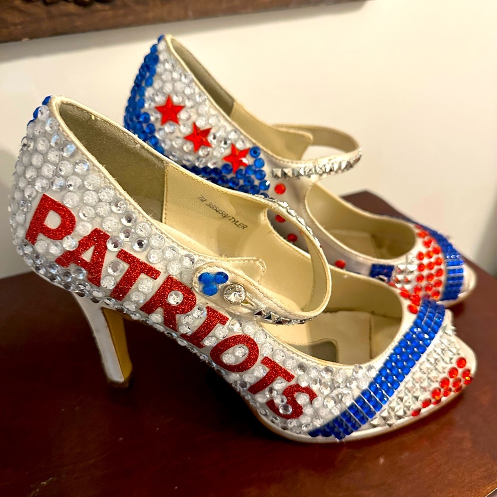 CUSTOM NFL PATRIOTS HEELS SIZE 7!